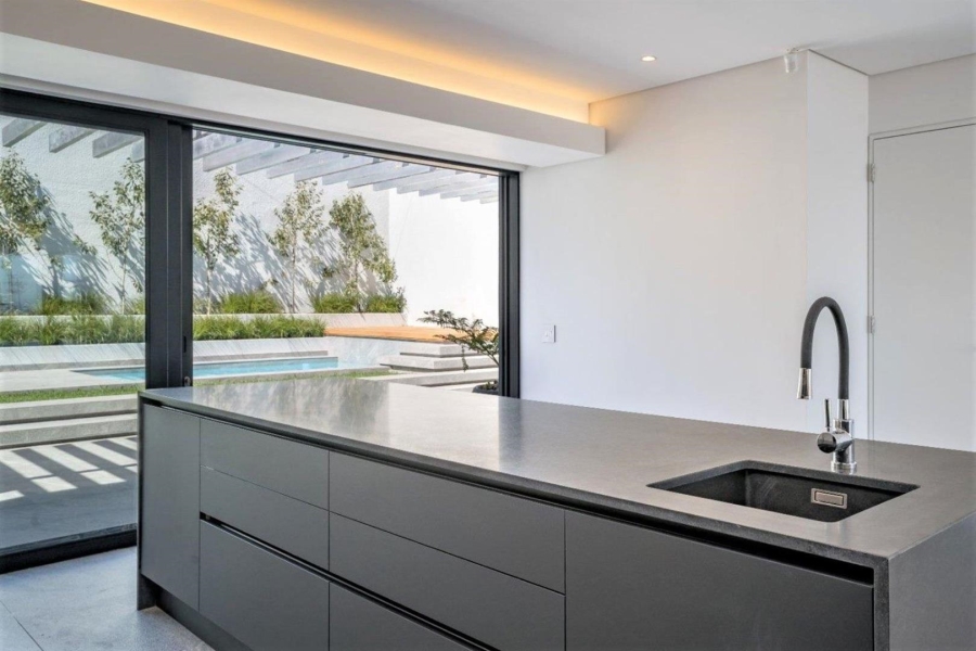 4 Bedroom Property for Sale in Fresnaye Western Cape